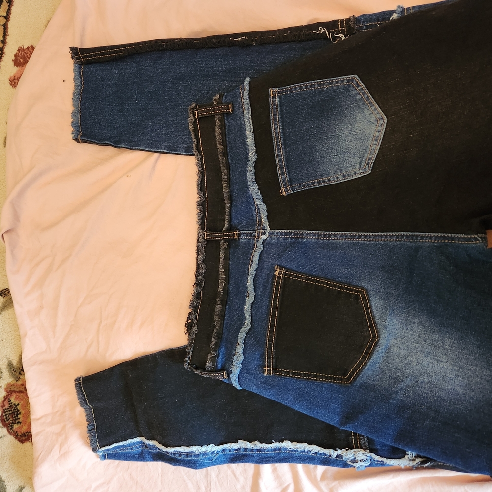 Stylish Women's Blue Jeans - Picture 4 of 6